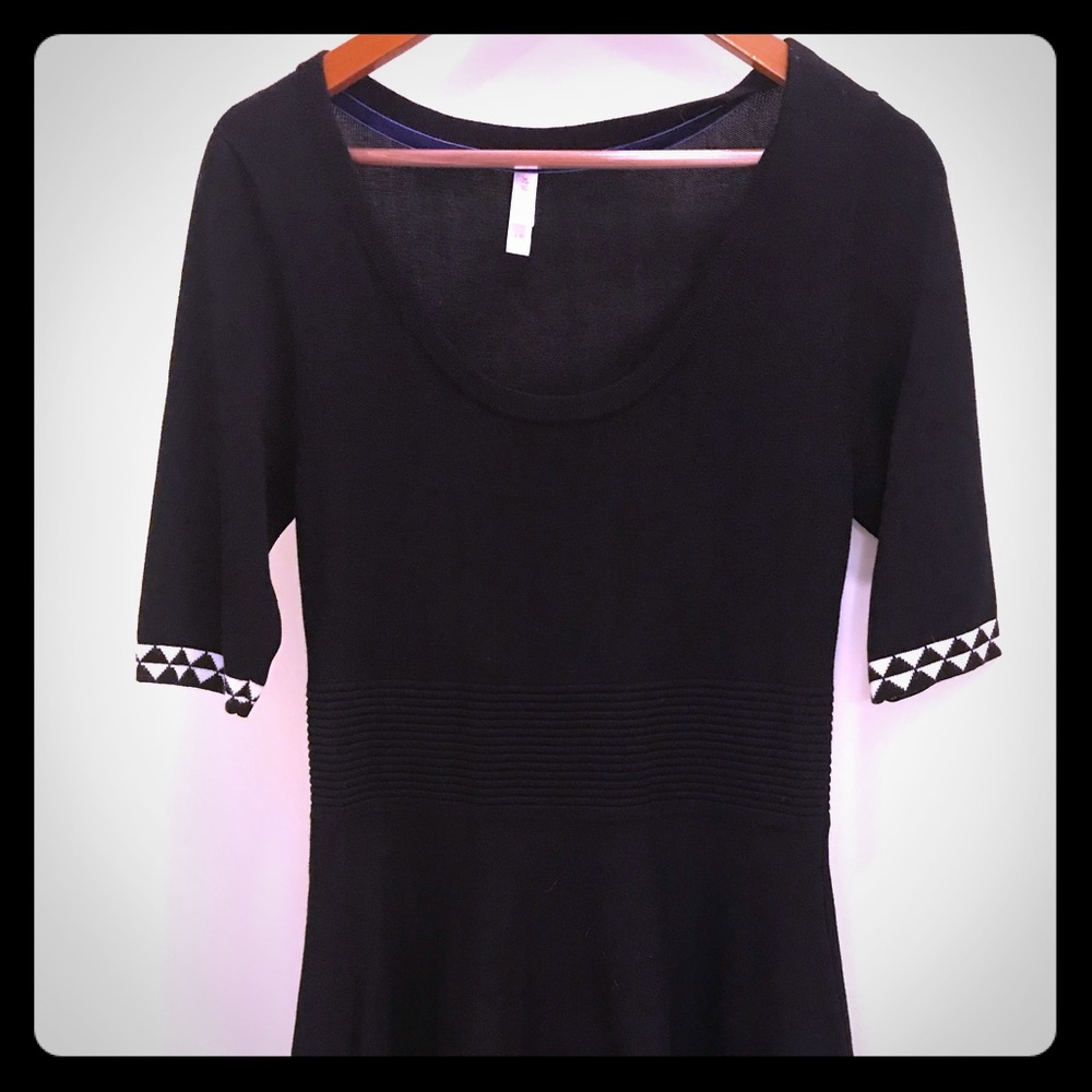 Mid-mini dress black/checked pattern sleeves